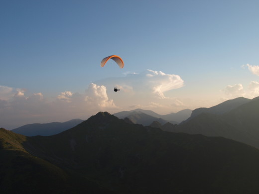 Cumulonimbus i paralotniarz